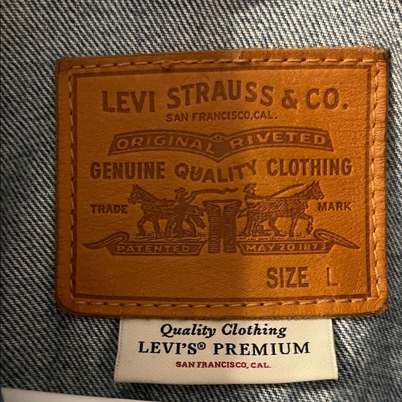 Levi's Distressed Light Blue Denim Jacket - Picture 2 of 2